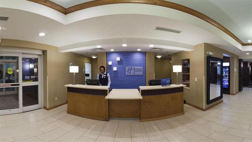 Holiday Inn Express & Suites Alexandria - Fort Belvoir By Ihg Exterior photo